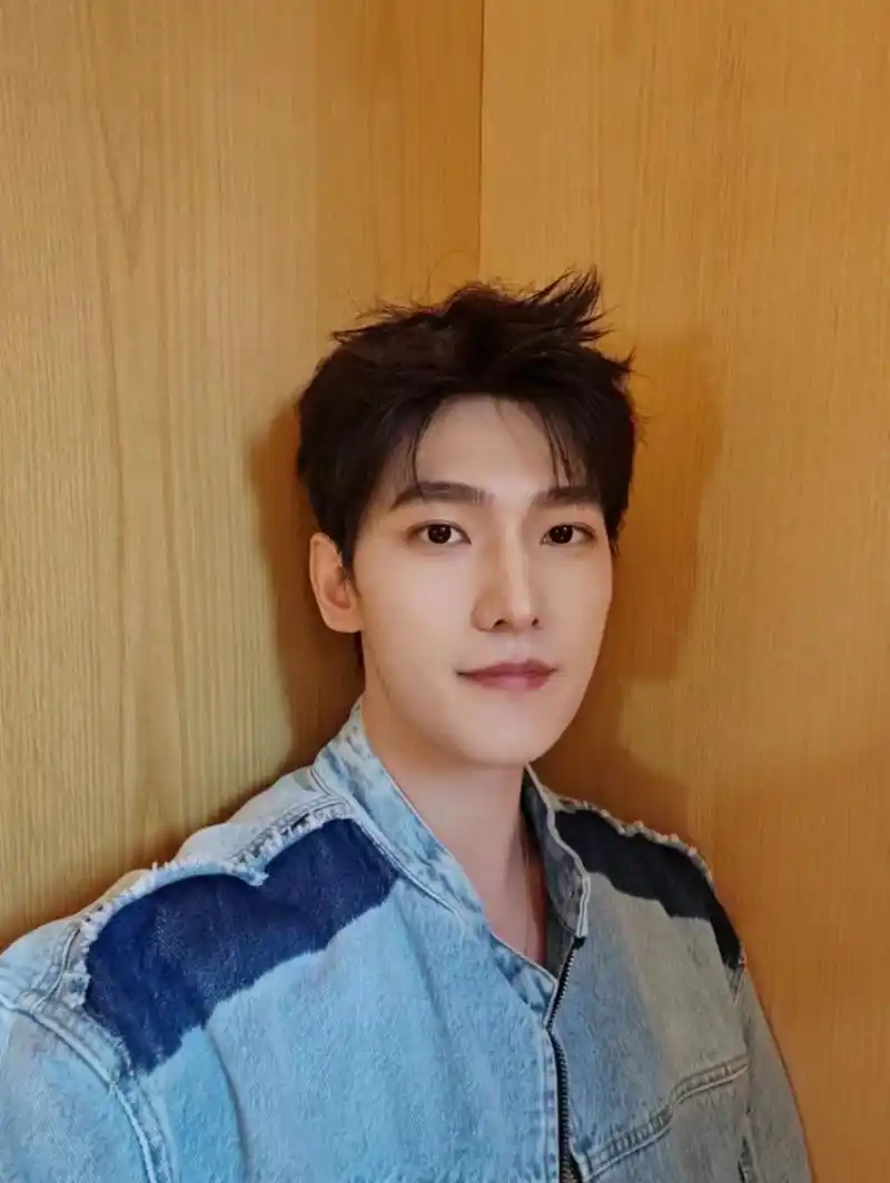 杨洋龙年第一张自拍