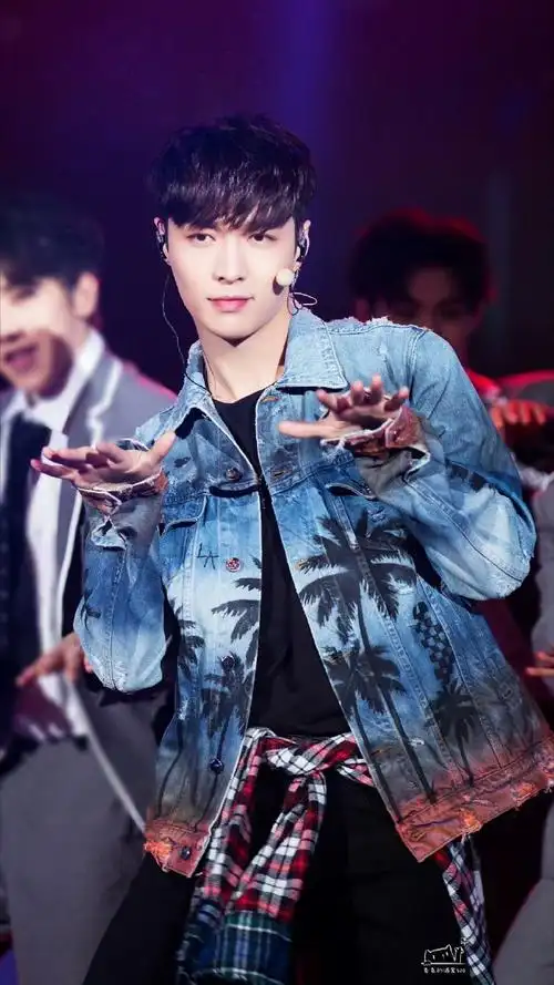 张艺兴超话璀璨9898#张艺兴#@张艺兴【调色】【壁纸】【牛仔】