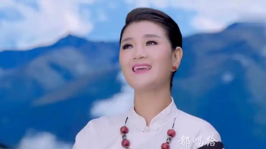 2008年,降央卓玛去北京发展,进入解放军艺术学院深造,先后推出了多张