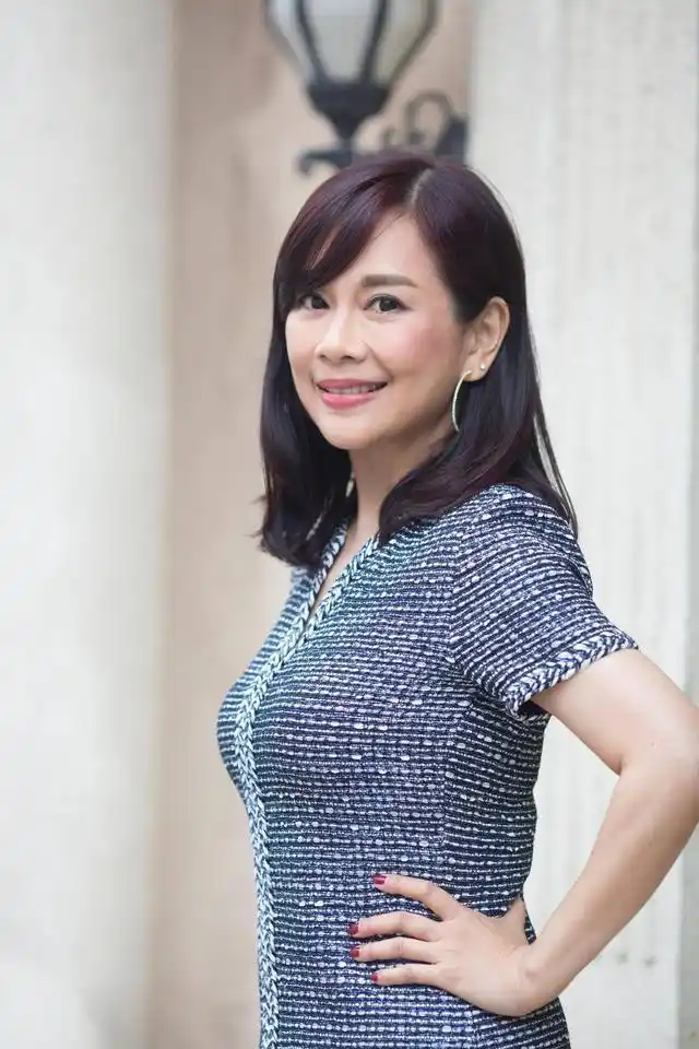 气场全开!陈松伶上《乘风破浪的姐姐》获好评,姐弟恋爱的甜蜜