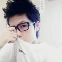 qq戴眼镜超帅男生头像_把回忆留在幸福的末路