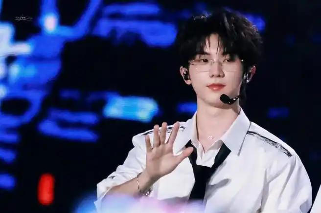 马嘉祺戴眼镜气质##青春芒果夜