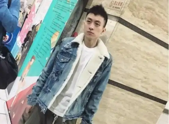 "沪上皇"秦奋啥来头?限量版豪车十几辆,他爸比许家印还有钱?_腾讯新闻