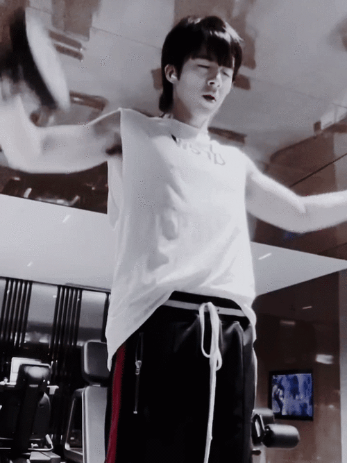 刘宇宁黑白健身动感vlog