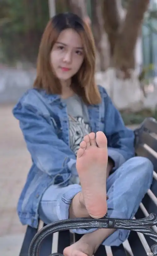 远远滴,看见一晒脚巴丫子的,不明白怎么个意思这是～～… 查看本楼