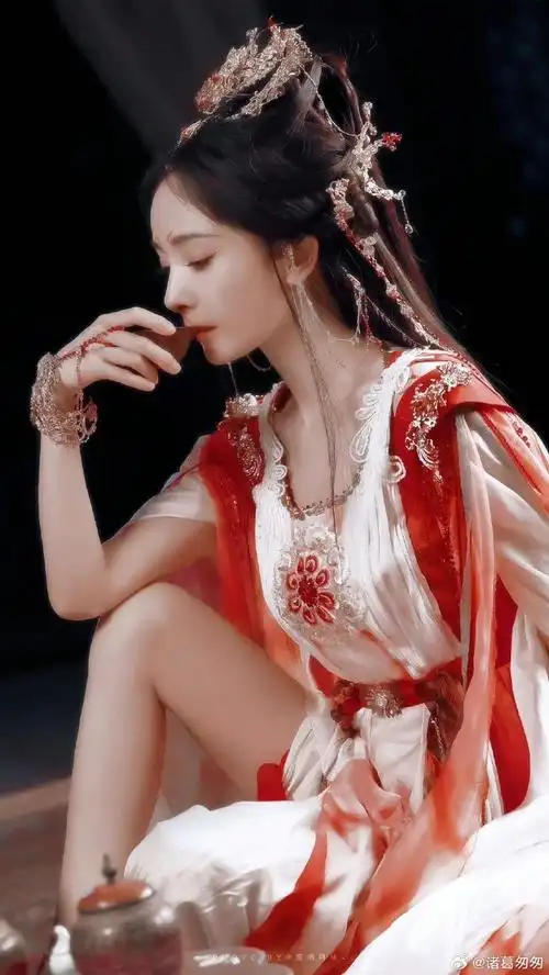 杨幂喝酒封神名场面