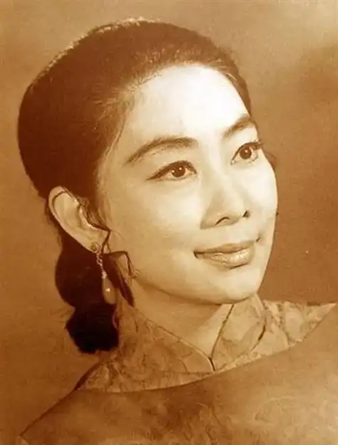 刘晓庆老艺术家卢燕同框,演艺生涯第三次演员卢燕 - 文章资讯 - qq