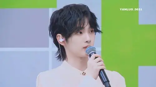 周震南创造营这个小卷毛造型真的好可爱呀……_高清图集_新浪网