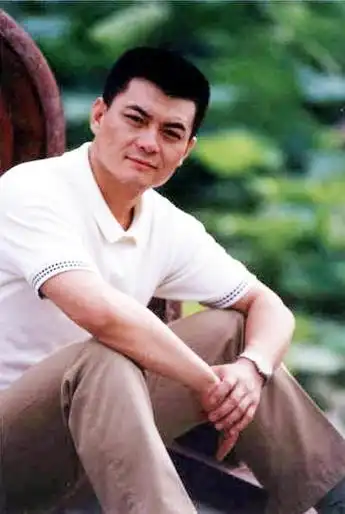 团里一年到头也排演不了几部戏,一些中老年演员都难有戏演,何况王新军