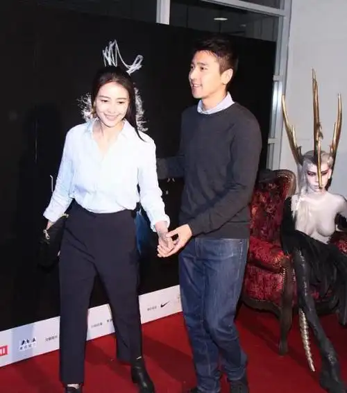 高圆圆和赵又廷甜蜜放闪结婚7年还像热恋期穿情侣装牵手上街