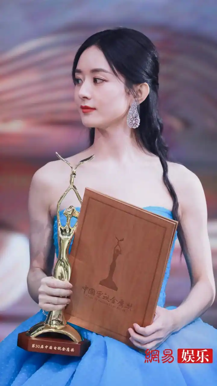 赵丽颖小易火速来给大家分享@赵丽颖金鹰奖媒体群访高清现场图!