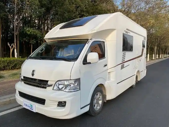 18年8月金杯大海狮,华晨上装的一款小额头t型房车,车长5978,车宽2185