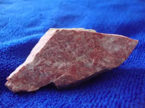 务川鸡血石原石部分