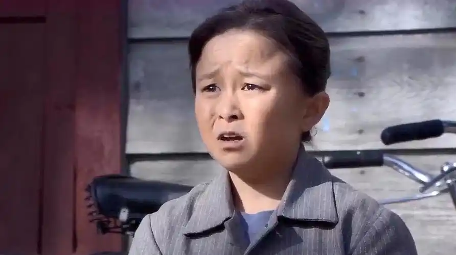 袖珍妈妈:笑笑拿着一对鞋子,倒在杜娟面前,对她一顿数落-影视综视频