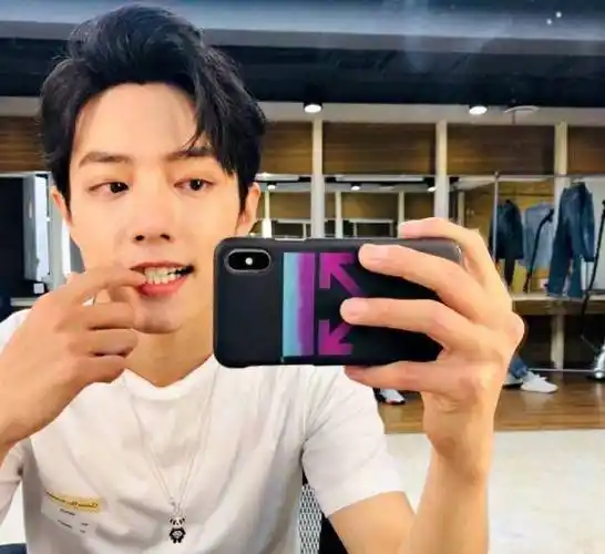 自拍_王一博_少年气