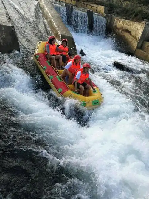 一,黄冈罗田大别山峡谷漂流