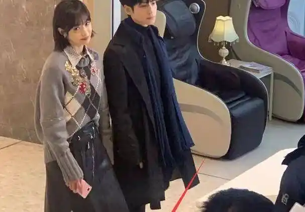 对于拍摄者对罗云熙体重的"不到100斤"的评价,许多网友也纷纷表示认同