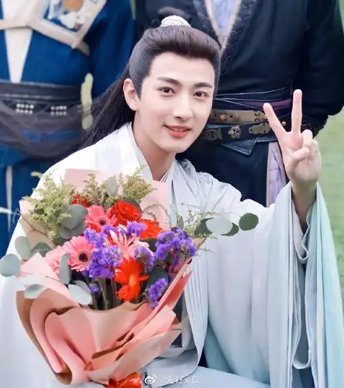 刘昱晗夜燕白# [给你小心心]#向全世界安利. 来自无籽xi瓜 - 微博