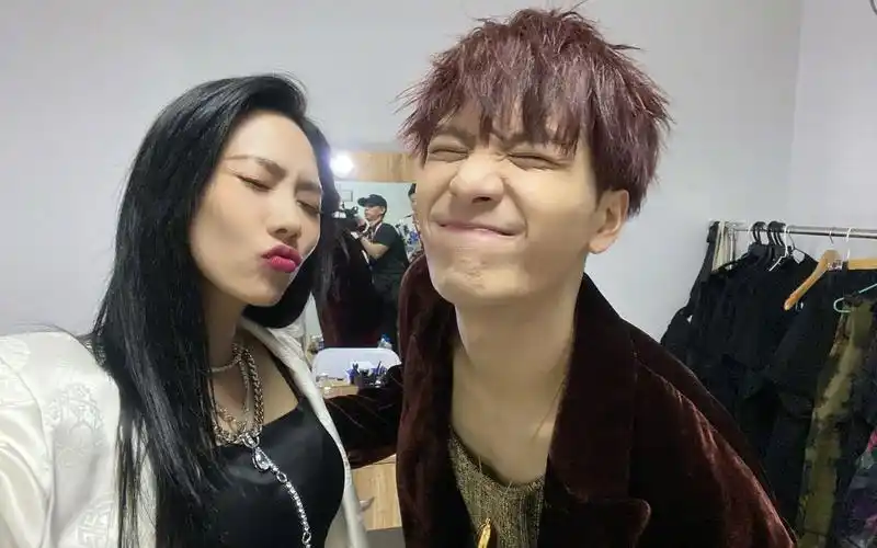 【王霏霏x王嘉尔】古古怪怪可可爱爱-"你不就会选你王霏霏姐姐吗?