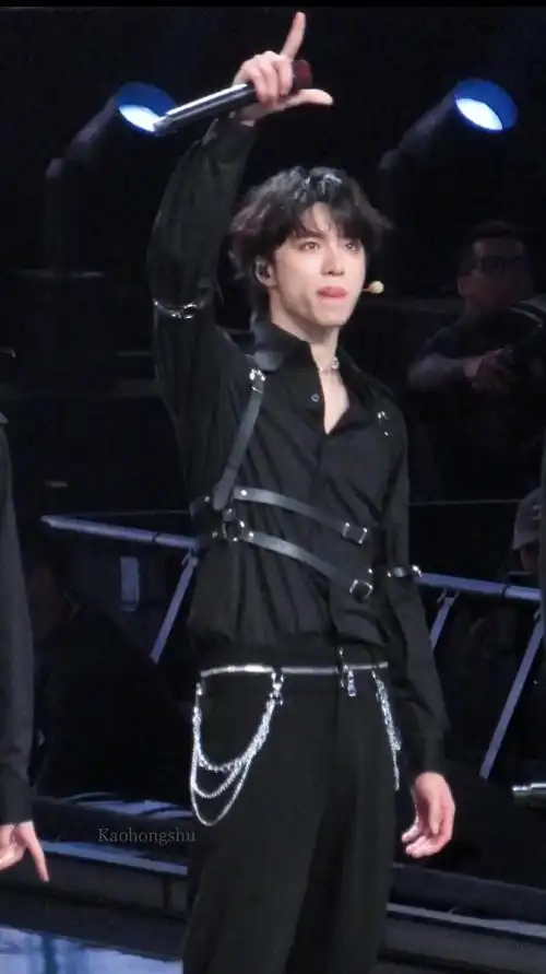 刘耀文lv酒会跳舞##刘耀文##生图