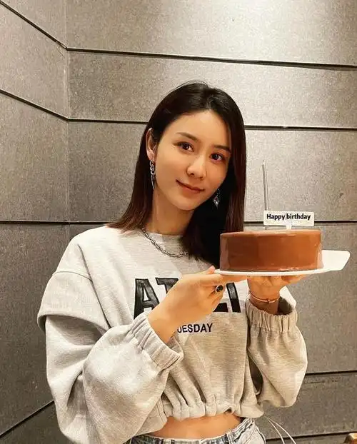 张馨月捧蛋糕谢谢老公林峰和家人,晒亲手为儿子做的营养餐