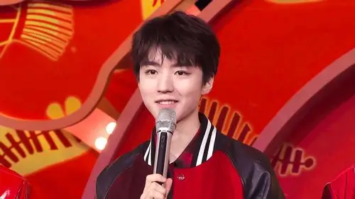 王俊凯×2020.01.22 春晚进行时录制×cr:logo