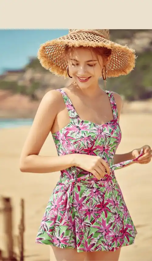 伊维斯上新穿泳衣的夏天