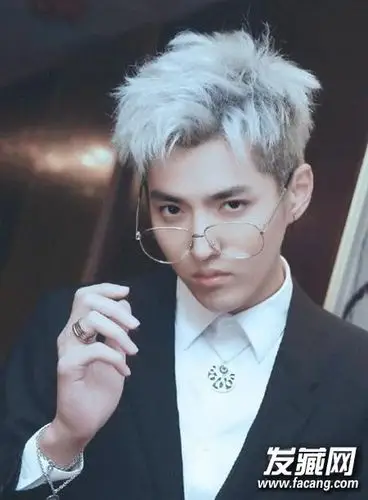 银色短发金丝眼镜吴亦凡银色短发帅到炸