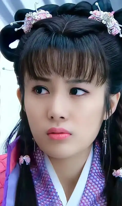 邬靖靖古装剧照