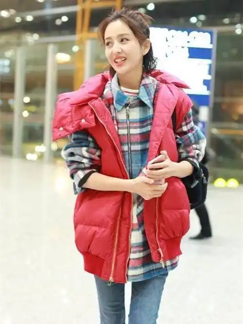 佟丽娅和杨幂撞衫,满屏尽尴尬,一个时髦少女一个进城打工小妹_衬衫_穿