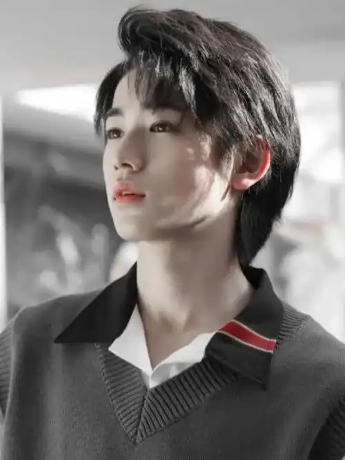 宋亚轩照片合集