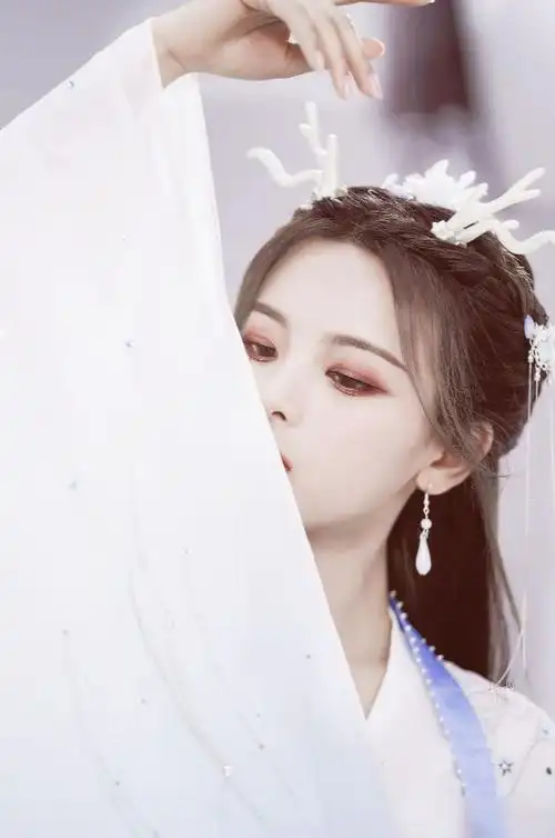 杨超越穿古装太美仙女形象完胜刘亦菲轻松驾驭国风造型