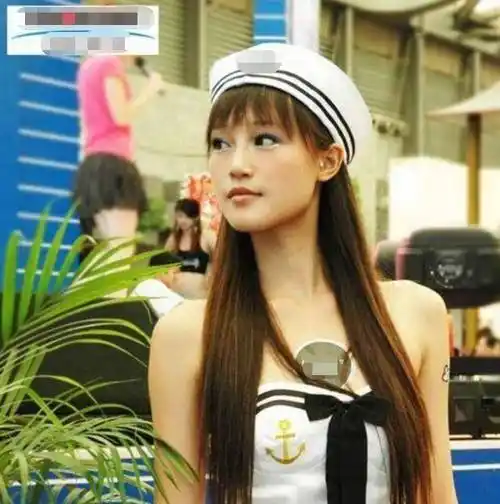 有人在网上发布了一些蓝盈莹早年的照片,与现在的她相比,几乎发生了