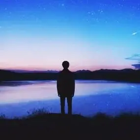 成熟稳重头像男沧桑