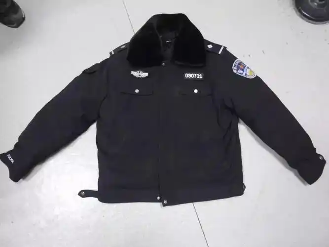 无语┆银川小伙穿警服上网,被民警刑拘!到底咋回事?