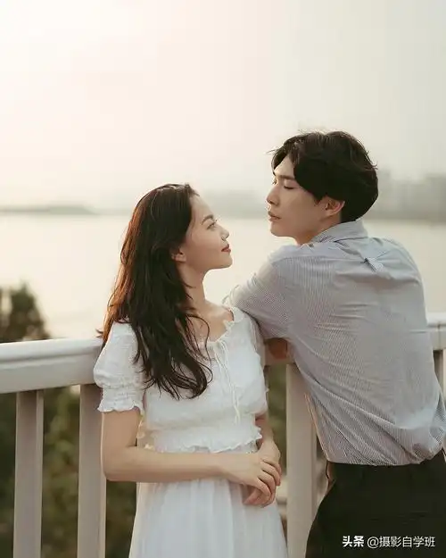 夫妻情侣拍照咋摆姿势 情侣拍照摆什么姿势 - 情书号