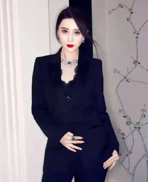 原创如何根据头部深浅选择最佳服装用色看范冰冰的色彩搭配就知道了