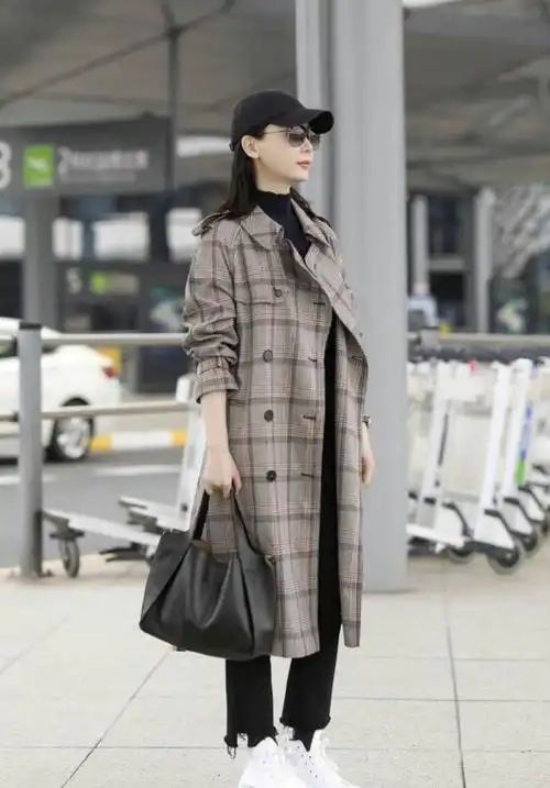 穿风衣的陈数太美了,优雅大气又时尚显瘦,值得40岁女人学习