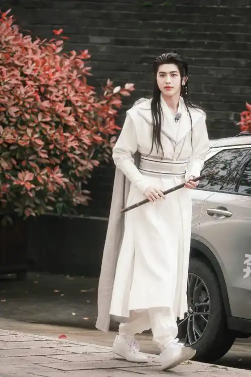 一见周郎误终身 蔡徐坤《奔跑吧》白衣古装路透疑是仙子下凡尘_杨过