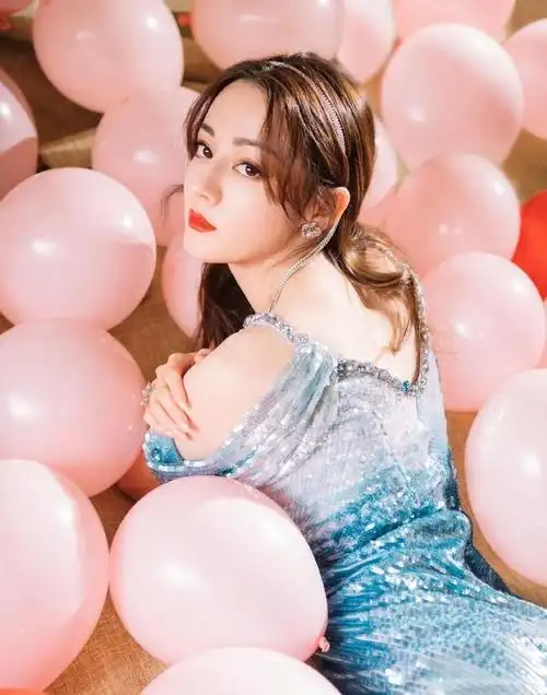 幸福触手可及里的职业套装真的好美再来看看迪丽热巴的女神形象