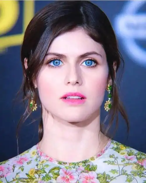 蓝眸尤物,性感绝色:混血儿达达里奥的唯美写真!|美女_网易订阅