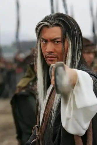 黄晓明演的杨过来说:形赶不上古天乐;神赶不上刘德华.