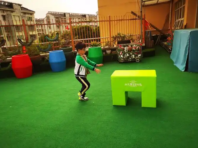 看看我们跳山羊吧!无比精彩