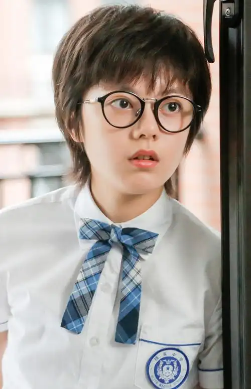 赵今麦饰演《巴啦啦小魔仙之魔法的考验》中的凌美琪一角,4月参演电视