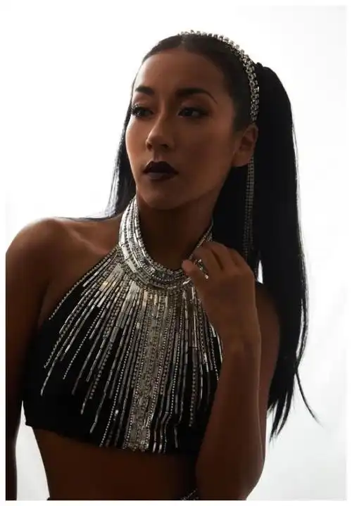 吉克隽逸近照黑得发光 被调侃"刚从非洲回" 亲自回应:在美白了