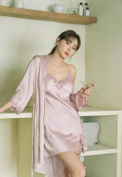 真丝时尚睡衣~美女