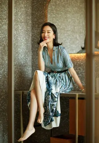 原创又一个神仙姐姐杨采钰穿竖条纹连衣裙精致大方气质是关键