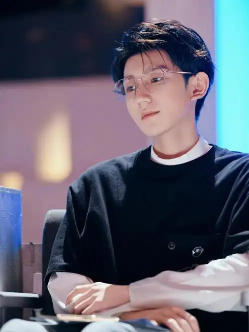 王源  #帕莎眼镜  get了王源同款帕莎眼镜