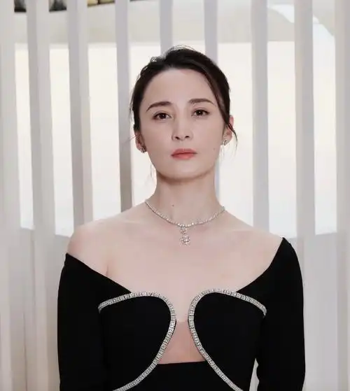 女明星未修原档生图(明星蒋勤勤无修生图照片)