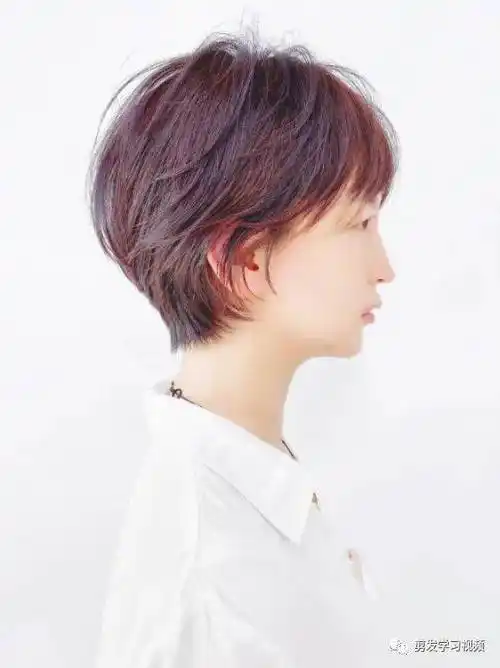 超短发女孩